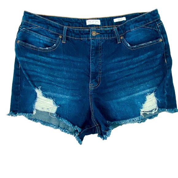 sofia by sofia vergara Pants - Sofia Jeans Chi Cutoff Denim; SZ 18